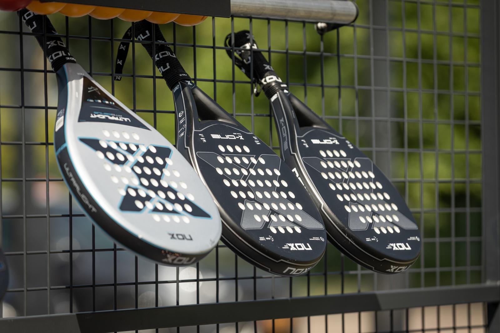 Padelrackets klaar voor een clinic